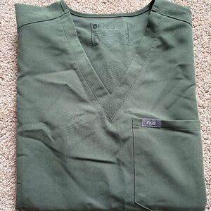 Green figs scrub top